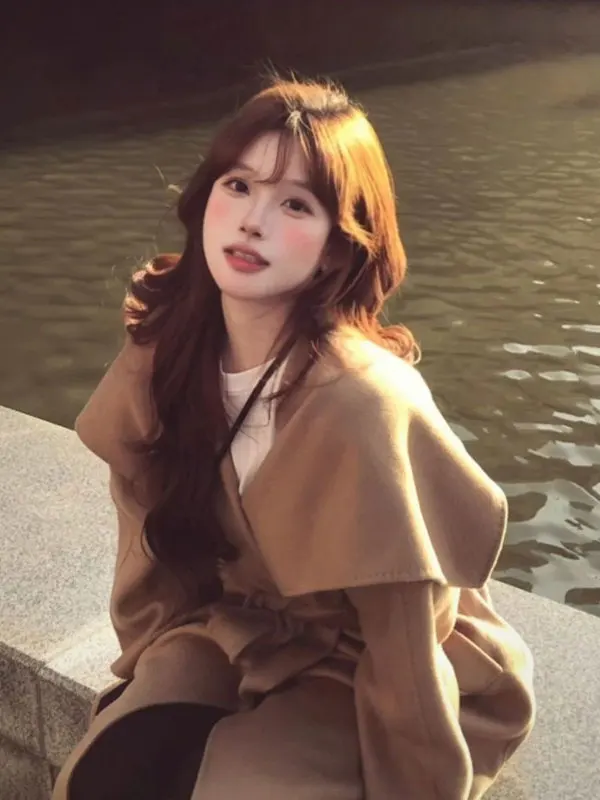 Korean Sle Unique Vintage Long Coat with Large Collar Mid-Length Trendy Outerwear for Women Autumn Season Faionable Jaet
Korean Sle Unique Vintage Long Coat with Large Collar Mid-Length Trendy Outerwear for Women Autumn Season Faionable Jaet