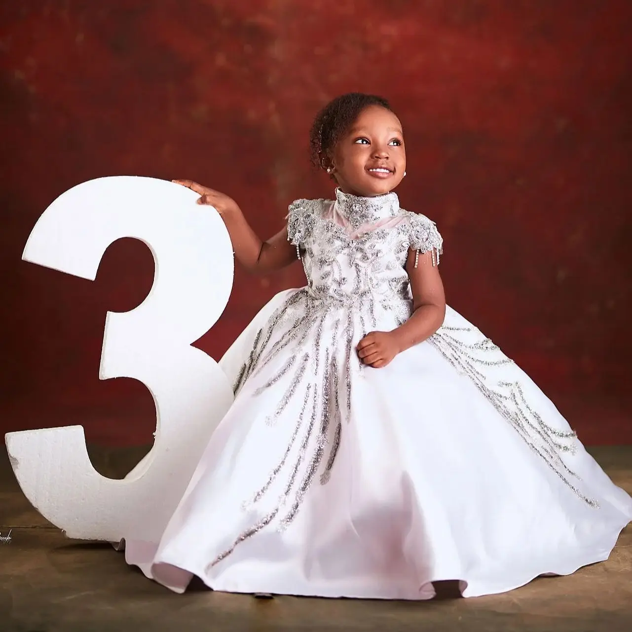 High Neck Kids Birthday Dresses Beaded Luxury Flower Girl Dresses for Wedding Party Baby Girls Prom Gowns for Photoshoot
High Neck Kids Birthday Dresses Beaded Luxury Flower Girl Dresses for Wedding Party Baby Girls Prom Gowns for Photoshoot
