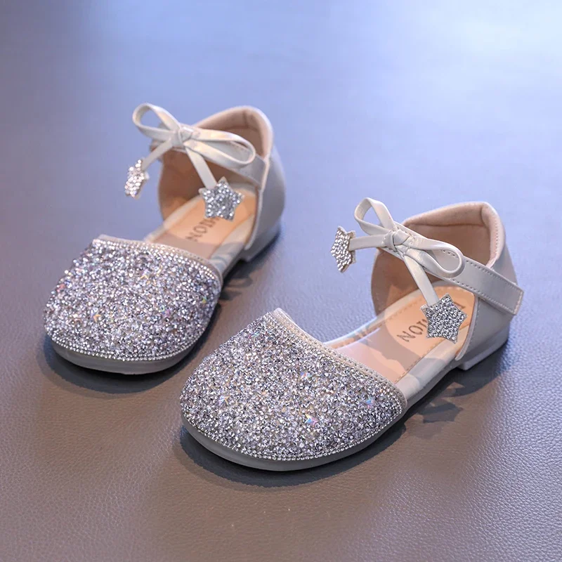 Girl Princess Dress Shoes Sequins Elegant Children Fashion Wedding Party Sandals Bowknot Chic Summer Kids Causal Flat Sandals
Girl Princess Dress Shoes Sequins Elegant Children Fashion Wedding Party Sandals Bowknot Chic Summer Kids Causal Flat Sandals