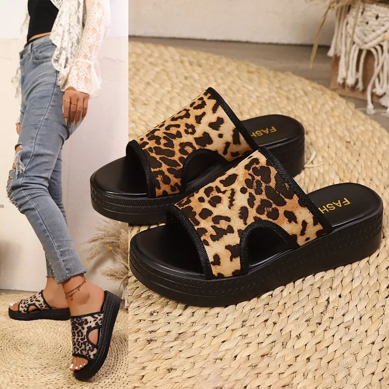 Новинка 2023 года, летние сандалии на платформе с леопардовым принтом, женские легкие шлепанцы на танкетке, женские шлепанцы на толстой подошве с вырезами
Новинка 2023 года, летние сандалии на платформе с леопардовым принтом, женские легкие шлепанцы на танкетке, женские шлепанцы на толстой подошве с вырезами
