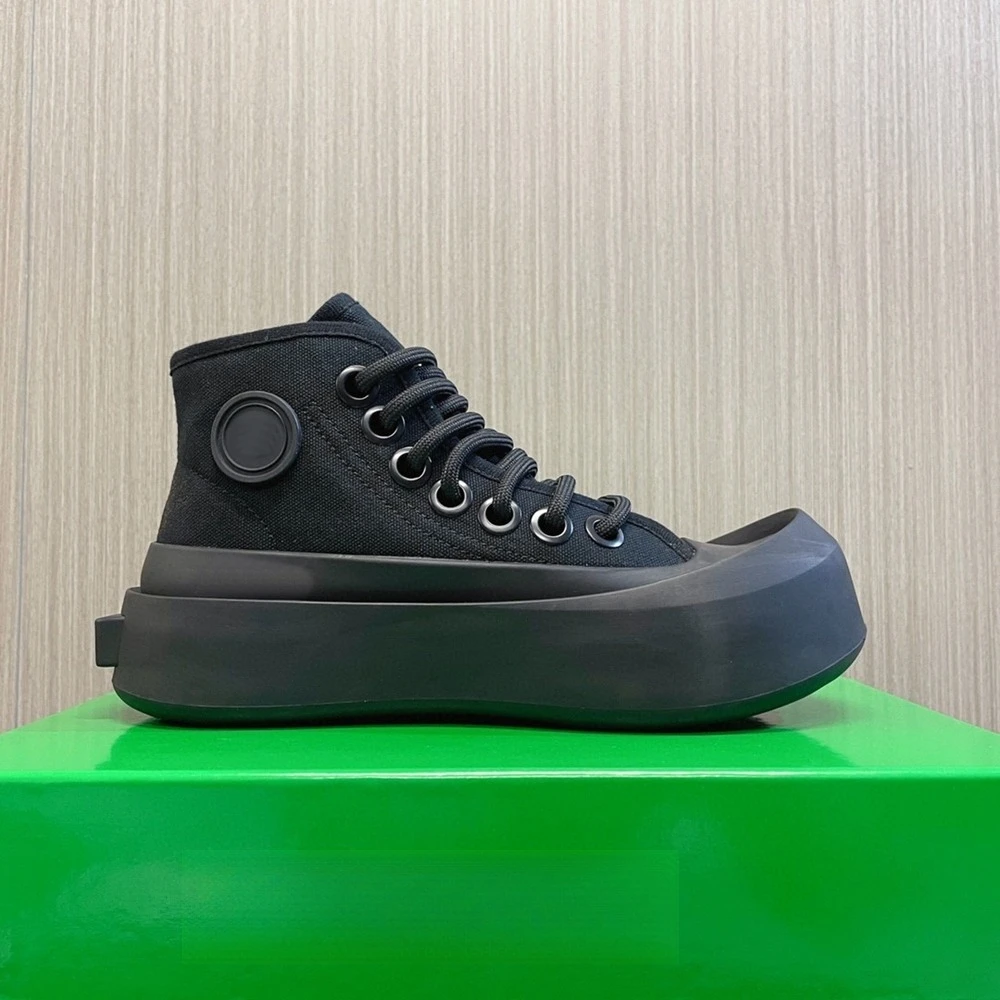 Zapatillas de deporte de colores mezclados черная/blanco/verde, plataforma 4,5 см, опыт redonda grande con cordones, 2025 г.
Zapatillas de deporte de colores mezclados черная/blanco/verde, plataforma 4,5 см, опыт redonda grande con cordones, 2025 г.