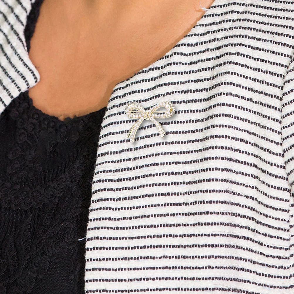 2Pcs Pearl Bow Brooch for Women Stylish Dress Coat Accessory Vintage Alloy Pin Casual Wear Elegant Outfit Enhancer Gift Idea
2Pcs Pearl Bow Brooch for Women Stylish Dress Coat Accessory Vintage Alloy Pin Casual Wear Elegant Outfit Enhancer Gift Idea