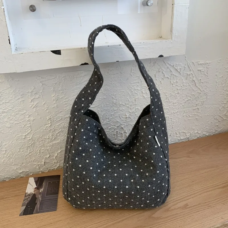 Сумка-тоут в горошек в японском стиле, повседневная сумка из смесовой шерсти, модная простая сумка через плечо, высококачественная сумка через плечо с магнитной застежкой
Сумка-тоут в горошек в японском стиле, повседневная сумка из смесовой шерсти, модная простая сумка через плечо, высококачественная сумка через плечо с магнитной застежкой