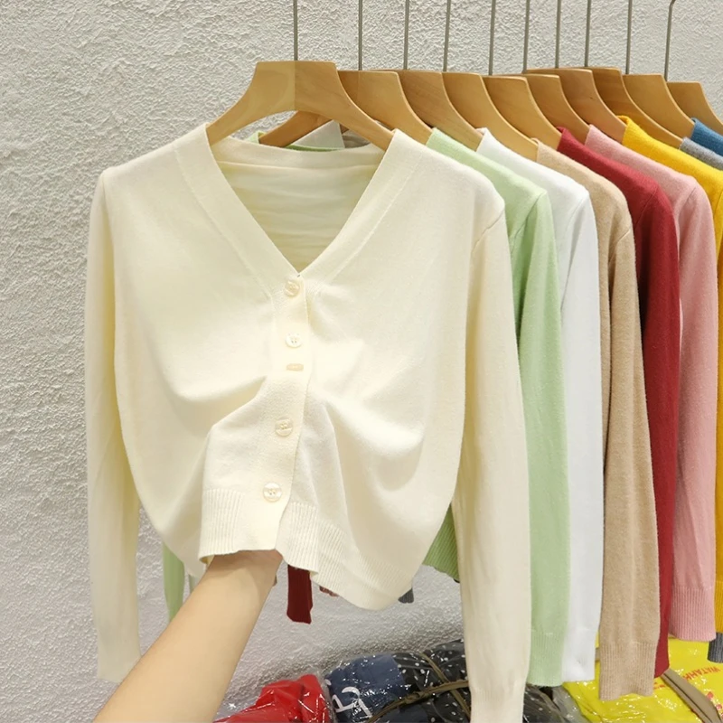 Solid Color Long Sleeved Casual Tops Korean Style V-neck Knitted Cardigan 2025 Autumn Winter New Black Wearing Outside Sweater
Solid Color Long Sleeved Casual Tops Korean Style V-neck Knitted Cardigan 2025 Autumn Winter New Black Wearing Outside Sweater