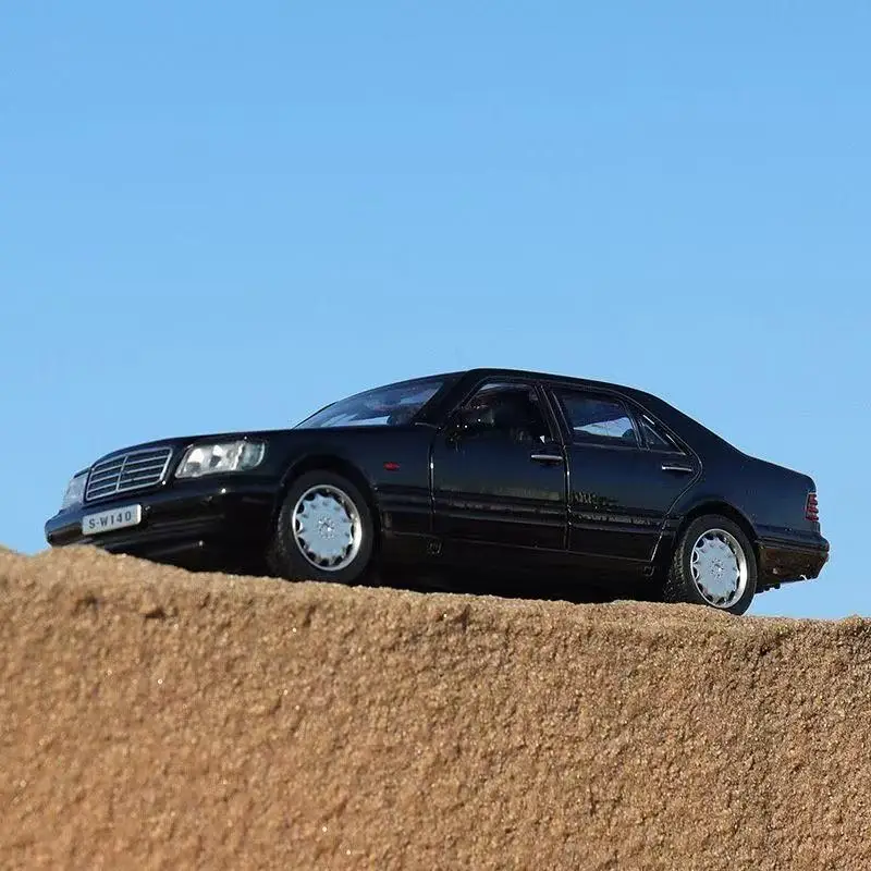 1/32 Mercedes-Benz S-W140 Классическая модель игрушечного автомобиля, литой под давлением сплав, миниатюрный звук и свет, откатная коллекция 1:32, подарок для мальчика и ребенка
1/32 Mercedes-Benz S-W140 Классическая модель игрушечного автомобиля, литой под давлением сплав, миниатюрный звук и свет, откатная коллекция 1:32, подарок для мальчика и ребенка