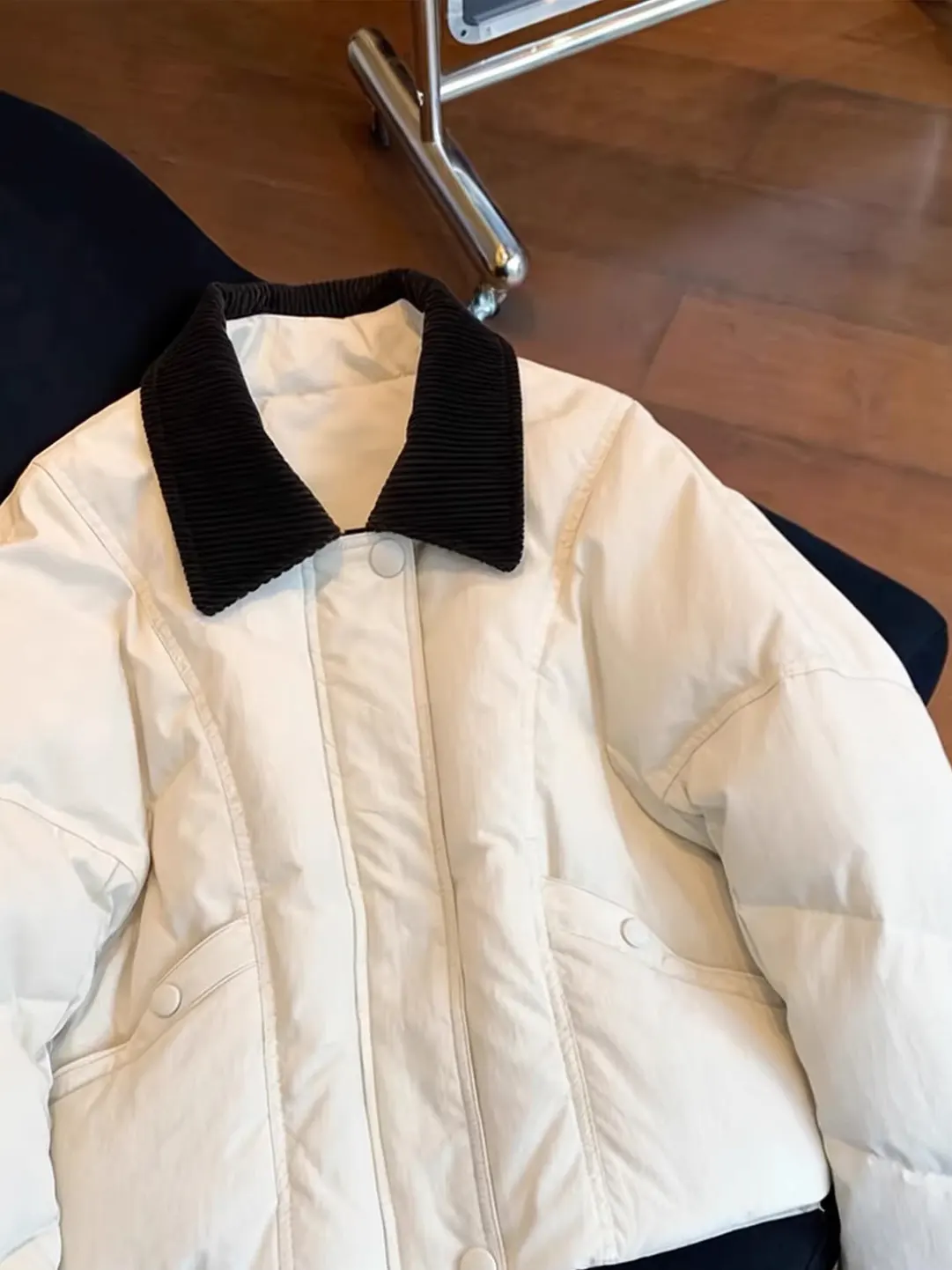 Легкая хлопковая куртка женская осенне-зимняя с пэчворком, отложным воротником, теплая, нежная, в стиле ретро, универсальная, тонкая хлопковая куртка
Легкая хлопковая куртка женская осенне-зимняя с пэчворком, отложным воротником, теплая, нежная, в стиле ретро, универсальная, тонкая хлопковая куртка