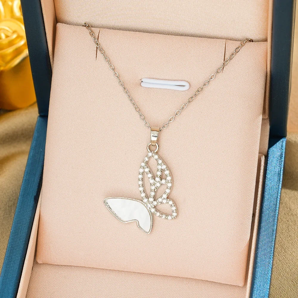A fashionable collarbone chain, a fashionable diamond, real gold electroplated butterfly necklace for women
A fashionable collarbone chain, a fashionable diamond, real gold electroplated butterfly necklace for women