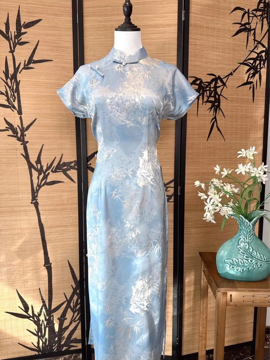 Blue New Chinese Style National Style Cheongsam Daily 2025 Summer New Gentle Cool Qipao Retro Woman Dresses
Blue New Chinese Style National Style Cheongsam Daily 2025 Summer New Gentle Cool Qipao Retro Woman Dresses