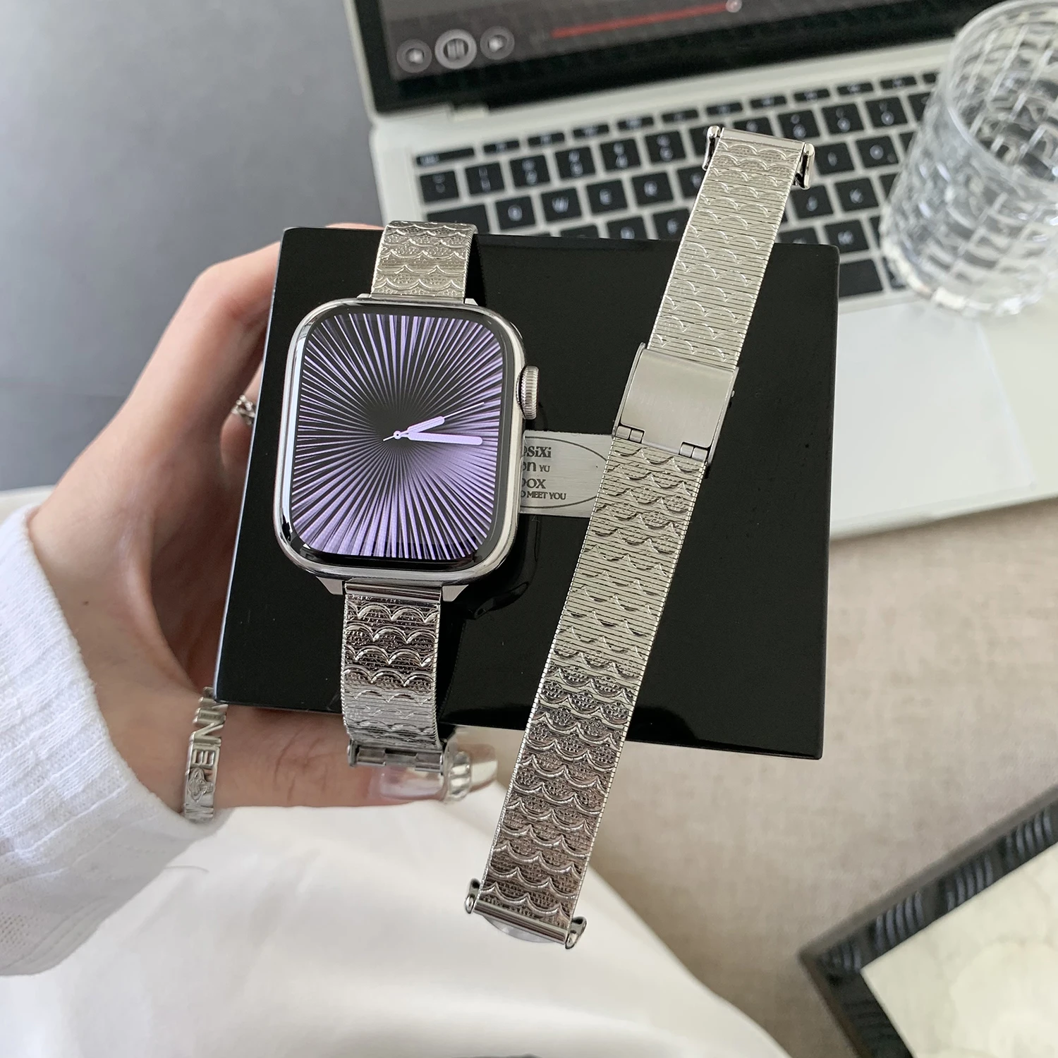 Premium stainless steel strap for Apple Watch 49/46/45/44-38mm S11/10 female strap for iwatch Ultra 9/8/7/6/SE-1
Premium stainless steel strap for Apple Watch 49/46/45/44-38mm S11/10 female strap for iwatch Ultra 9/8/7/6/SE-1