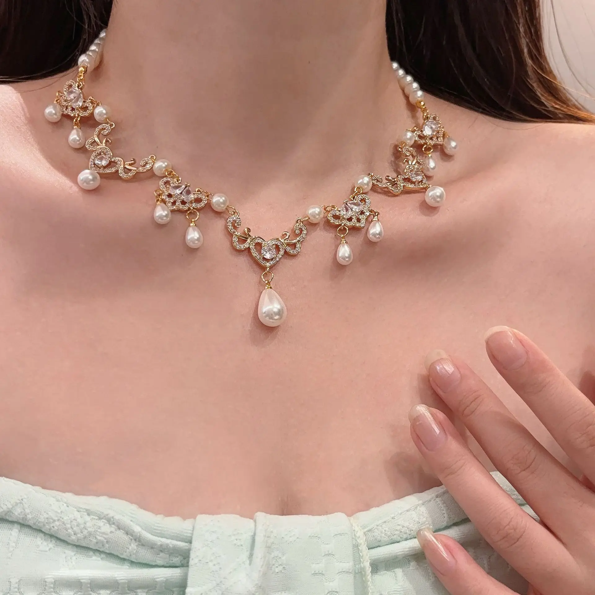 Vintage Heart Natural Pearl Drop Necklace, Gold-Plated Zircon Water Drop Pearl Choker, Elegant Bridal Wedding Jewelry for Women
Vintage Heart Natural Pearl Drop Necklace, Gold-Plated Zircon Water Drop Pearl Choker, Elegant Bridal Wedding Jewelry for Women
