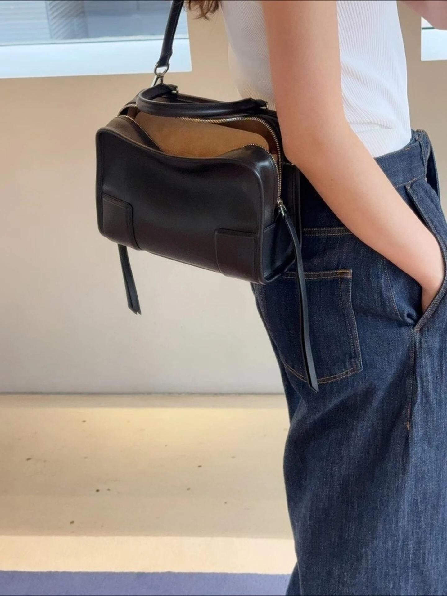 Black Korean Style Square Tote Bag Women's Summer 2026 New Fashion Shoulder Crossbody Bag Luxury Sensation Single Handle
Black Korean Style Square Tote Bag Women's Summer 2026 New Fashion Shoulder Crossbody Bag Luxury Sensation Single Handle