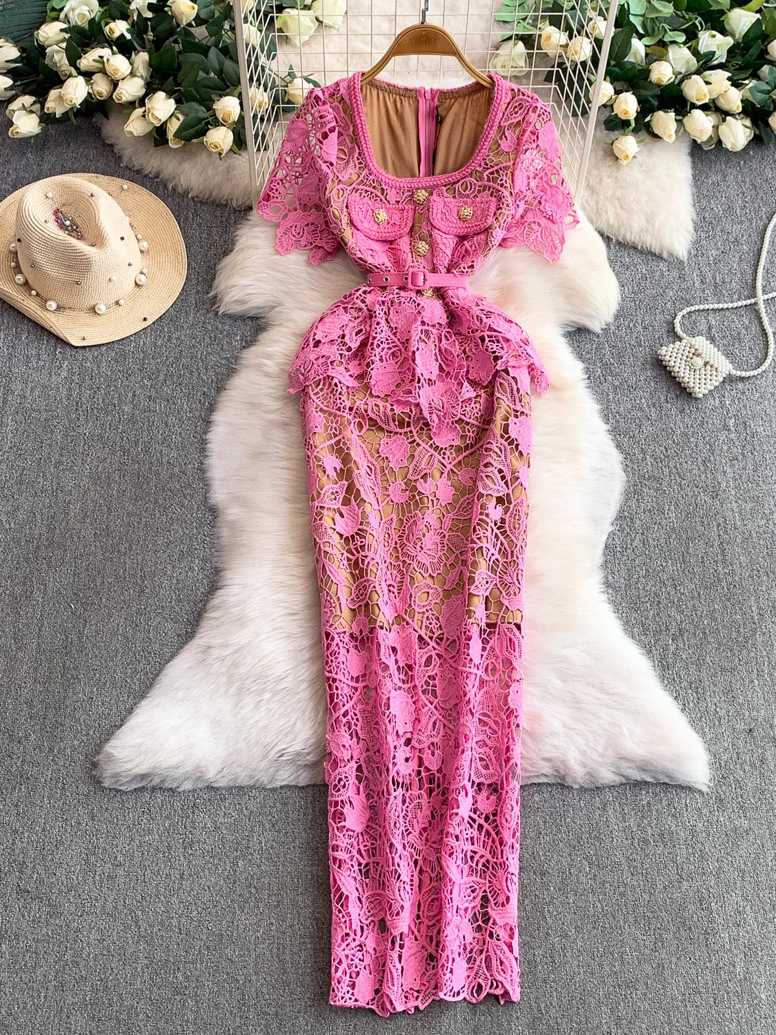 Elegant Lace Hollow out Square Neck Dress Women's Autumn Winter Design Luxury Waist Cinched Formal Dress High Waist Short Sleeve
Elegant Lace Hollow out Square Neck Dress Women's Autumn Winter Design Luxury Waist Cinched Formal Dress High Waist Short Sleeve