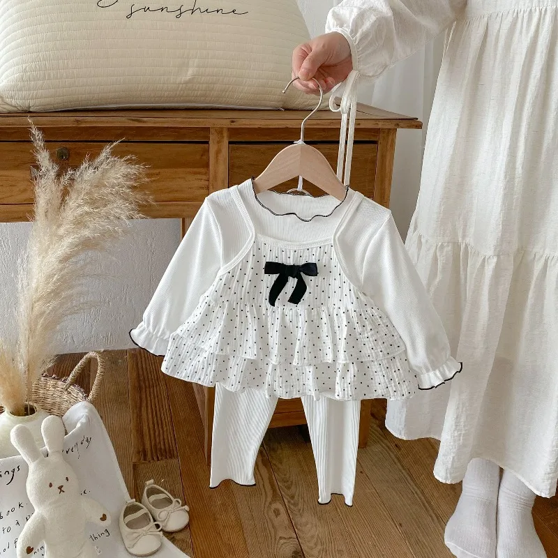Three-piece Baby Girl Outfit Set Kids Pullover Pants Breathable Kids Leggings Infant Undershirt Autumn Sweet Dot Halter Tops
Three-piece Baby Girl Outfit Set Kids Pullover Pants Breathable Kids Leggings Infant Undershirt Autumn Sweet Dot Halter Tops