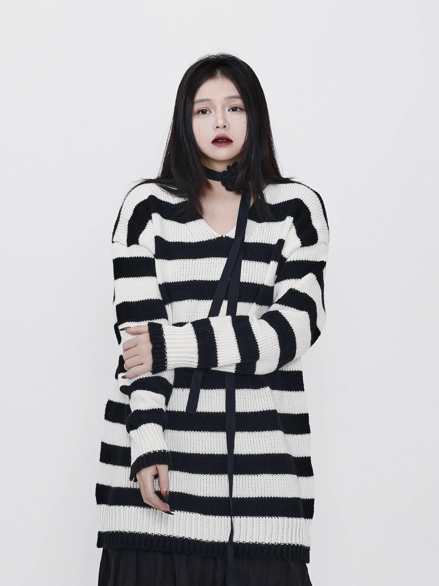 Basic Black White Stripes V-neck Loose Knitted Sweater Classic Design Autumn Winter New Arrival Women's Fashion Comfortable C...
Basic Black White Stripes V-neck Loose Knitted Sweater Classic Design Autumn Winter New Arrival Women's Fashion Comfortable C...