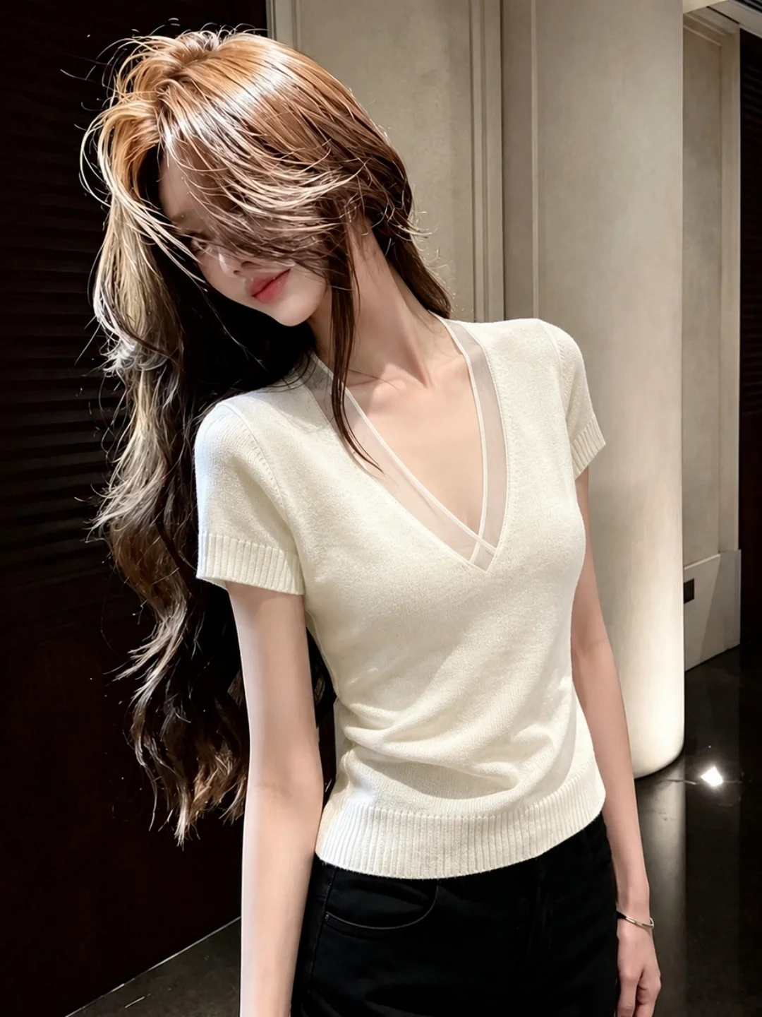 Summer Ice Silk Knitted V-Neck Top Women's Soft Comfortable Short Sleeve Pure Color Korean Style Commute Straight Tube Shirt
Summer Ice Silk Knitted V-Neck Top Women's Soft Comfortable Short Sleeve Pure Color Korean Style Commute Straight Tube Shirt