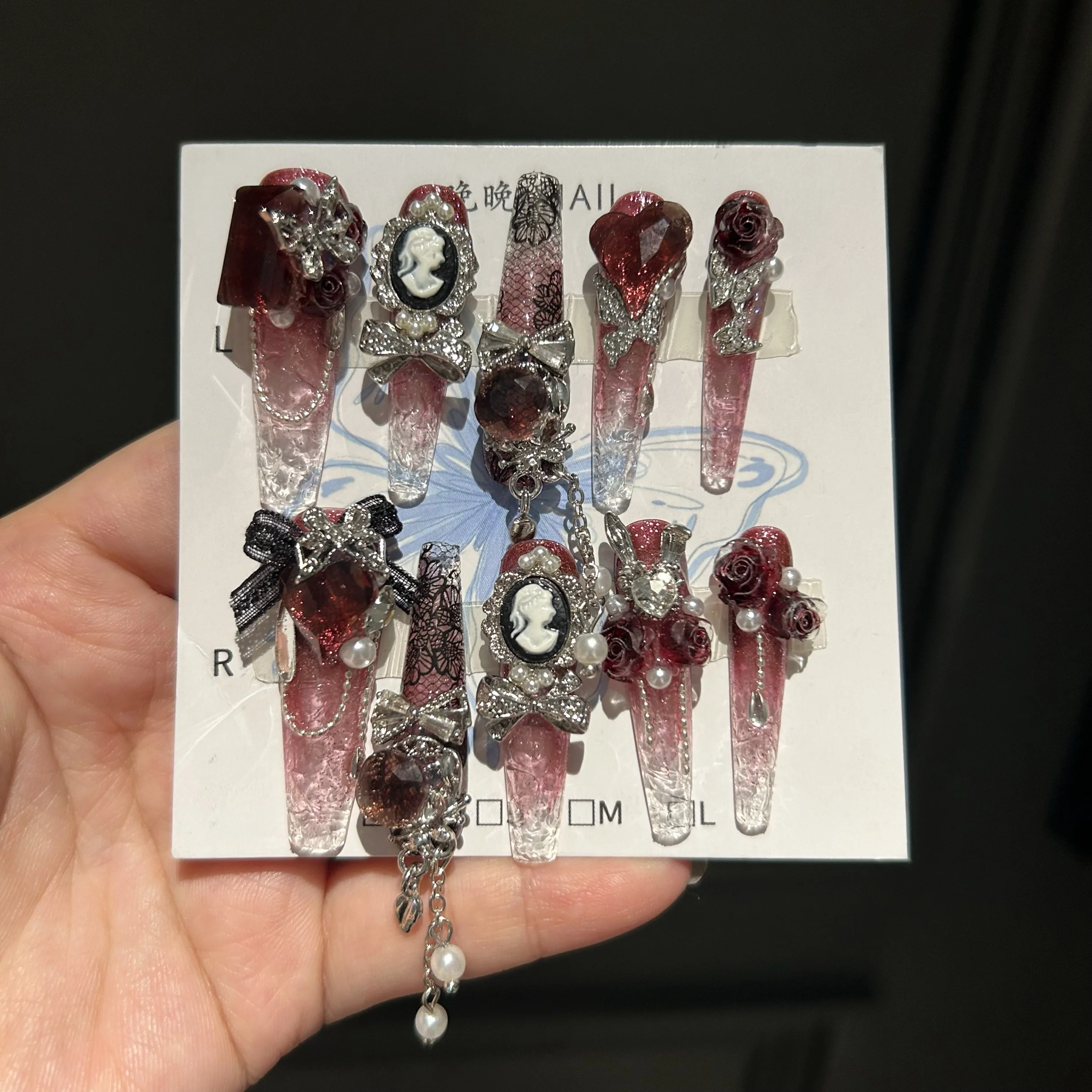 Princess Mirror, Purely Handmade Armor Lace Red Background Crushed Ice Butterfly Heavy Industry Dark Retro Wind Glazed Armor
Princess Mirror, Purely Handmade Armor Lace Red Background Crushed Ice Butterfly Heavy Industry Dark Retro Wind Glazed Armor