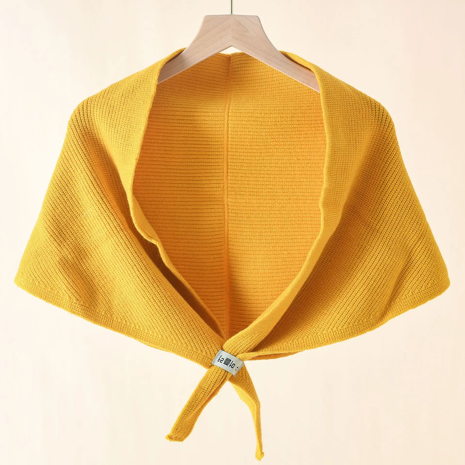 2022 New Solid Color Knitted Small Shawl Spring Autumn Women Triangular Decorative Cloak Lady Poncho Capes Yellow
2022 New Solid Color Knitted Small Shawl Spring Autumn Women Triangular Decorative Cloak Lady Poncho Capes Yellow