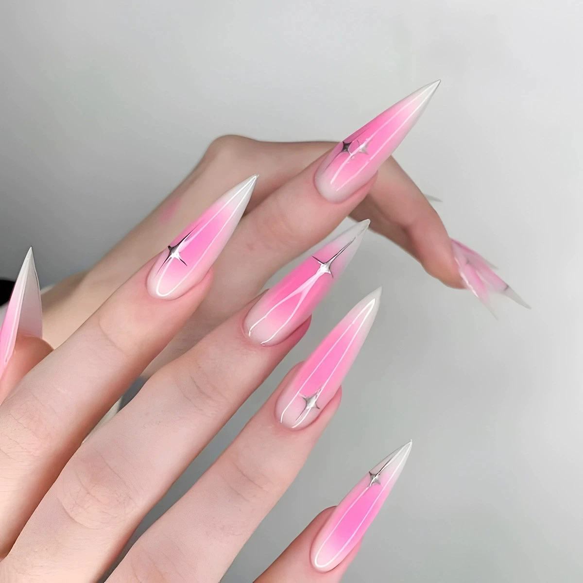 24PCS Simple Long Tip Fake Nails Spicy Girls Gradient Pointed Artificial Nails Silver Stars Pink Blush Y2k False Nails Press On
24PCS Simple Long Tip Fake Nails Spicy Girls Gradient Pointed Artificial Nails Silver Stars Pink Blush Y2k False Nails Press On