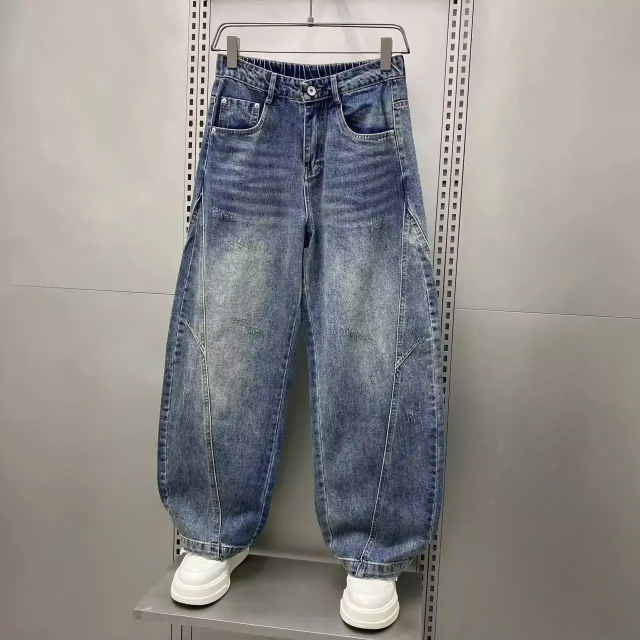 2026 Men's Scimitar Jeans New Handsome Splicing Loose Straight Trousers Washed Retro Wide-leg Trousers Men's Designer Pants
2026 Men's Scimitar Jeans New Handsome Splicing Loose Straight Trousers Washed Retro Wide-leg Trousers Men's Designer Pants