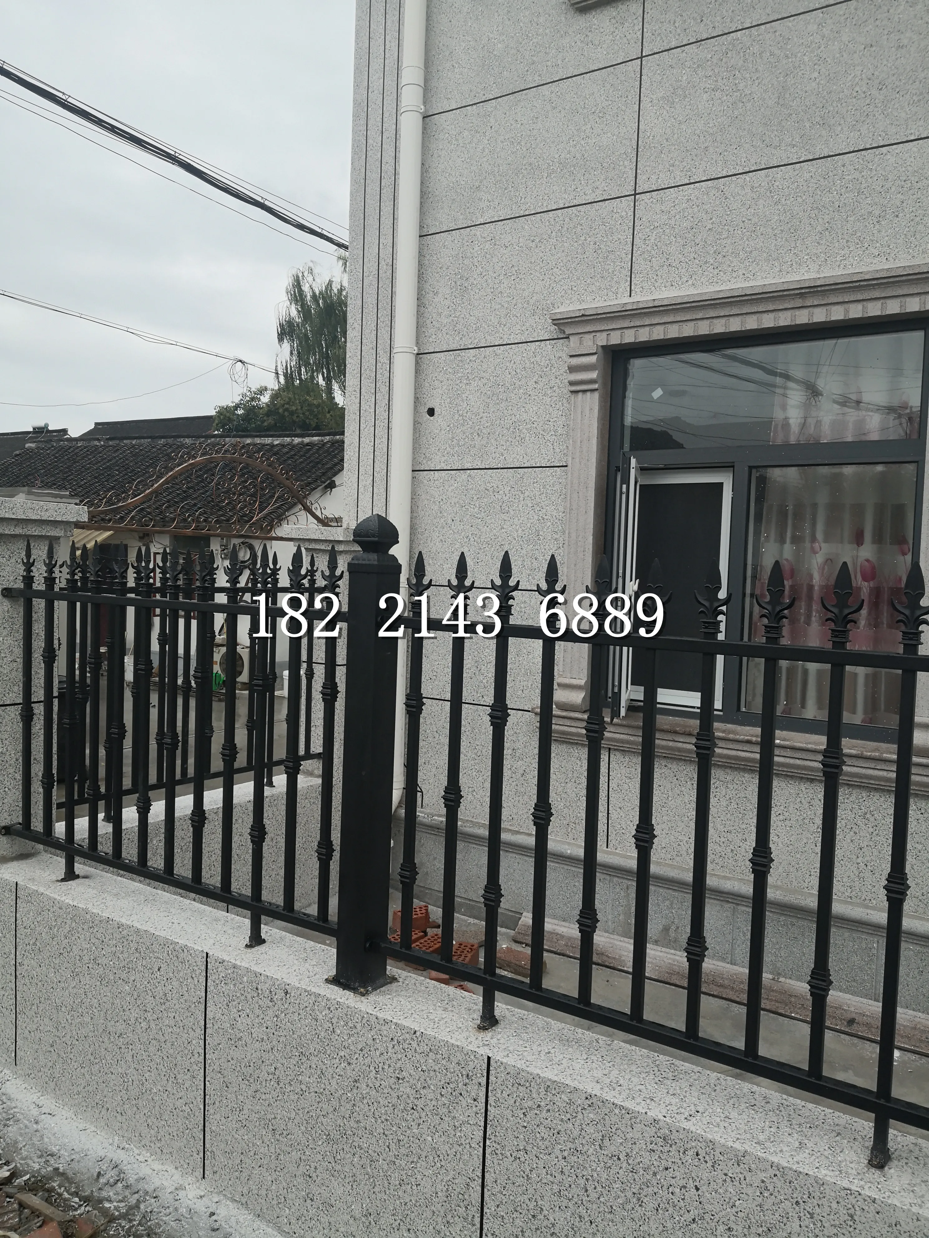 Home Use Aluminum Wrought Iron Fence Metal Fences Panel Ornamental Garden Fences Iron Fencing Iron Gates
Home Use Aluminum Wrought Iron Fence Metal Fences Panel Ornamental Garden Fences Iron Fencing Iron Gates
