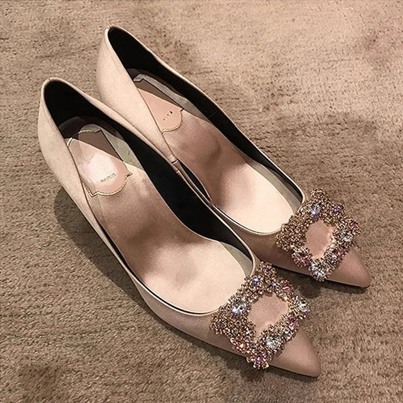 Women Red Wedding Shoes Satin Light Flower Diamond High Heel Shoes
Women Red Wedding Shoes Satin Light Flower Diamond High Heel Shoes