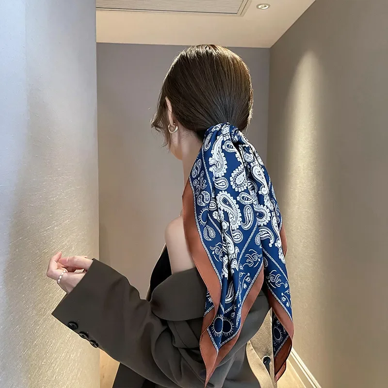 Весенне-осенний тонкий корейский стиль Ins шарф с геометрическим принтом, шелковый новый универсальный платок, сумка, декоративный шелковый шарф
Весенне-осенний тонкий корейский стиль Ins шарф с геометрическим принтом, шелковый новый универсальный платок, сумка, декоративный шелковый шарф