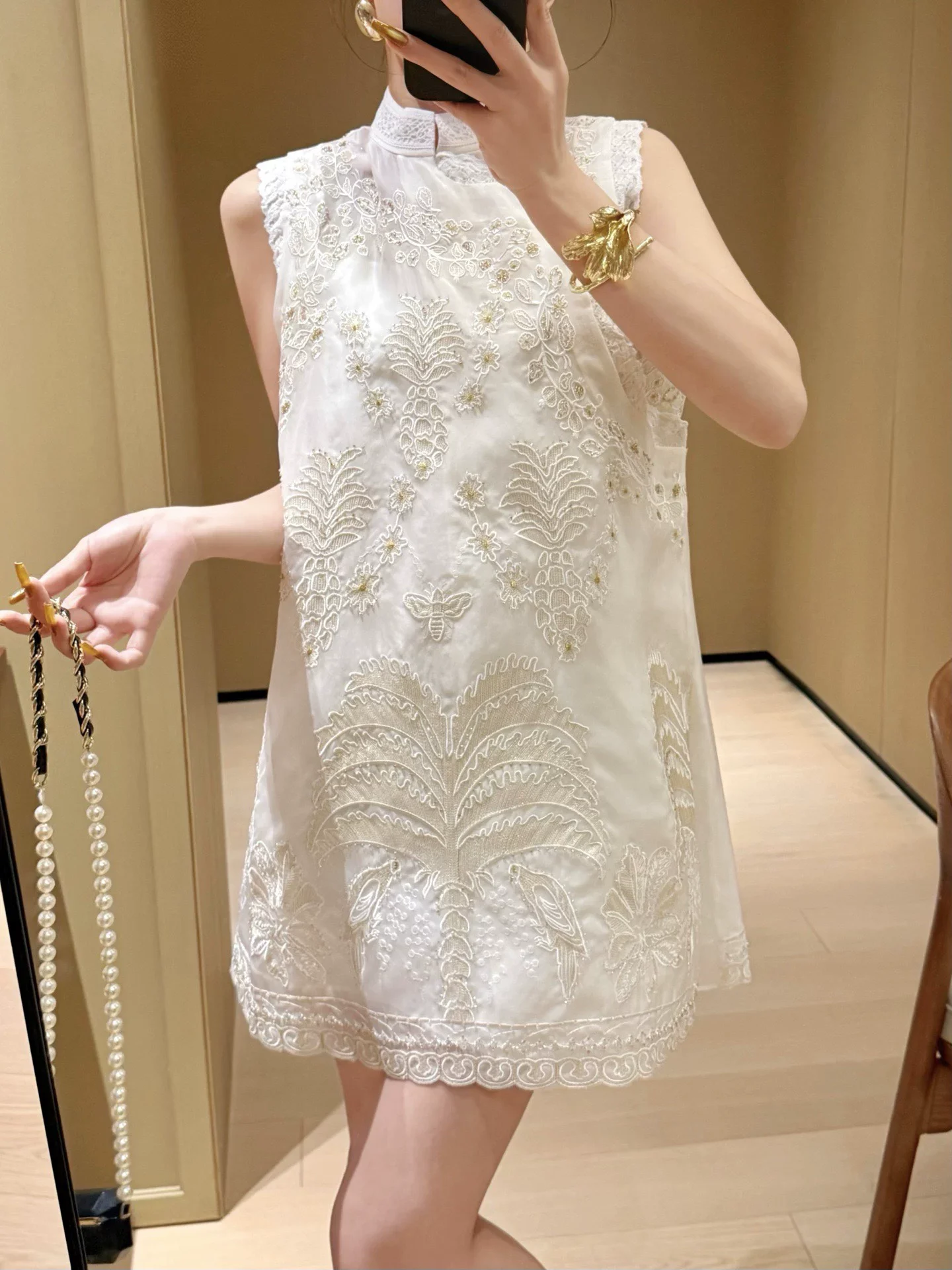 High Quality Silk Beige Dress Elegant Chinese Cheongsam Top Fashion Women's Embroidered Sleeveless Dress
High Quality Silk Beige Dress Elegant Chinese Cheongsam Top Fashion Women's Embroidered Sleeveless Dress