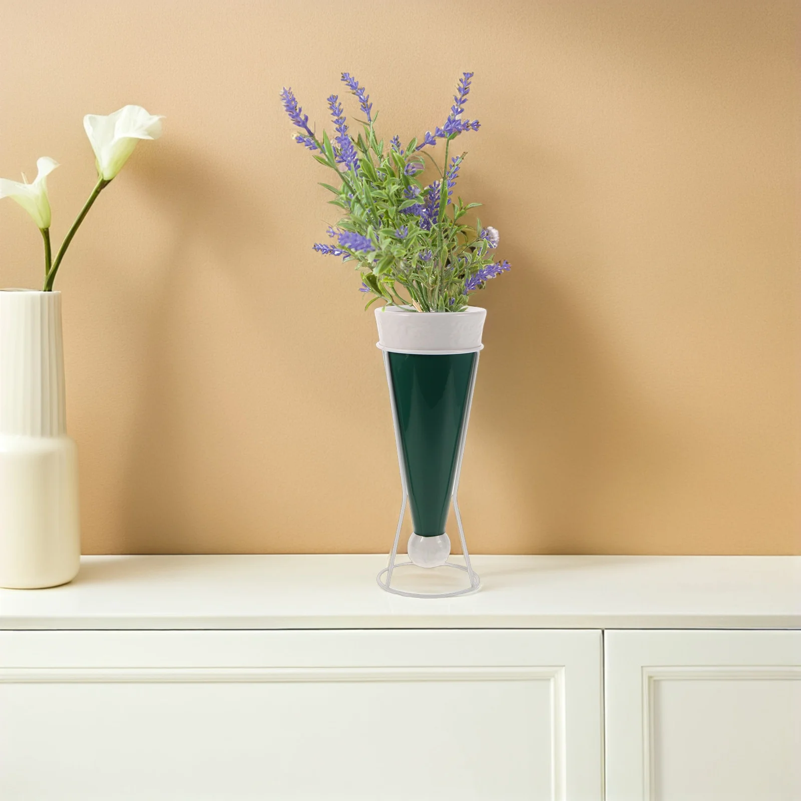 Artistic Ceramic Vase Santa Hat Shape Festive Christmas Decor Vintage Flower Holder Unique Gift for Home Decor
Artistic Ceramic Vase Santa Hat Shape Festive Christmas Decor Vintage Flower Holder Unique Gift for Home Decor