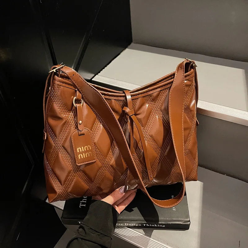 2025 Luxe Quilted Tote Bag, Women's Spacious Commuter Shoulder Purse, Chic Day to Night Crossbody, Casual Sling Bag, Minimalist
2025 Luxe Quilted Tote Bag, Women's Spacious Commuter Shoulder Purse, Chic Day to Night Crossbody, Casual Sling Bag, Minimalist