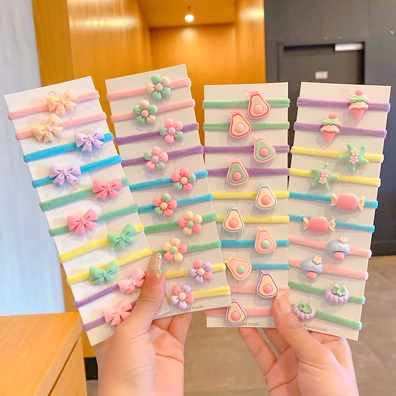 10Pcs New Korean version baby hair accessory cartoon rubber band does not damage hair, cute and super cute small size
10Pcs New Korean version baby hair accessory cartoon rubber band does not damage hair, cute and super cute small size