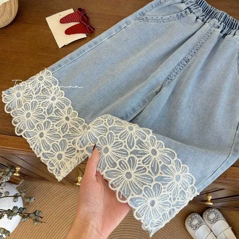 Little Girls Flower Lace Jeans Summer Loose Straight Pants Mid-Length Denim Trousers Kids Casual Outfit
Little Girls Flower Lace Jeans Summer Loose Straight Pants Mid-Length Denim Trousers Kids Casual Outfit