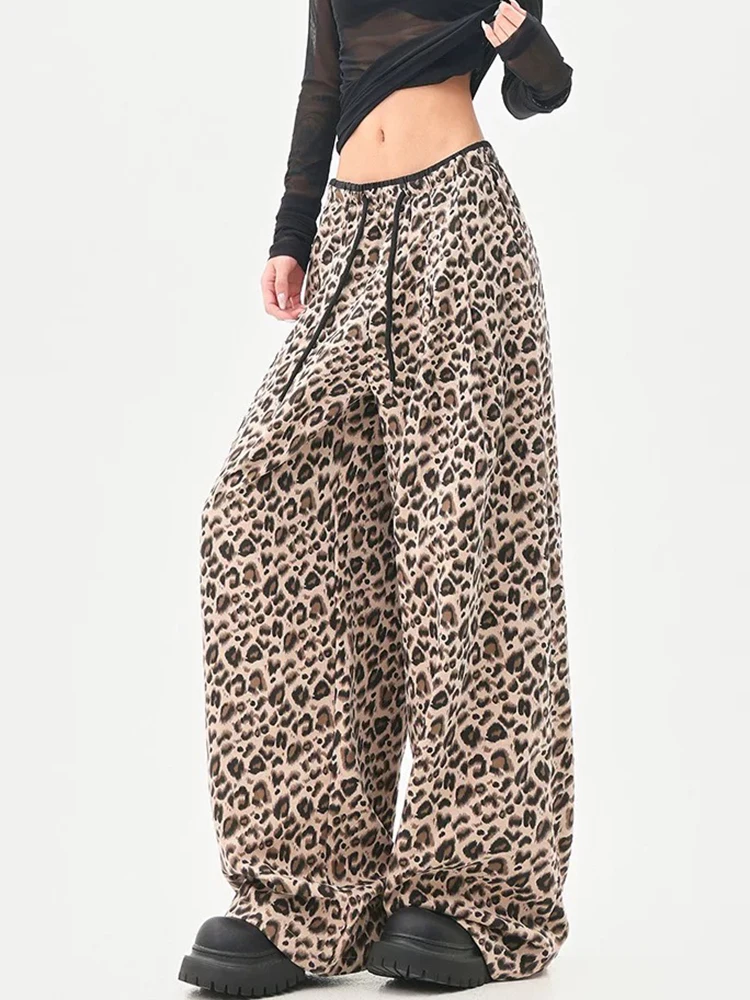 Y2K женские брюки с леопардовым принтом в американском уличном стиле с высокой талией и завязками, свободные джинсовые широкие летние повседневные брюки
Y2K женские брюки с леопардовым принтом в американском уличном стиле с высокой талией и завязками, свободные джинсовые широкие летние повседневные брюки