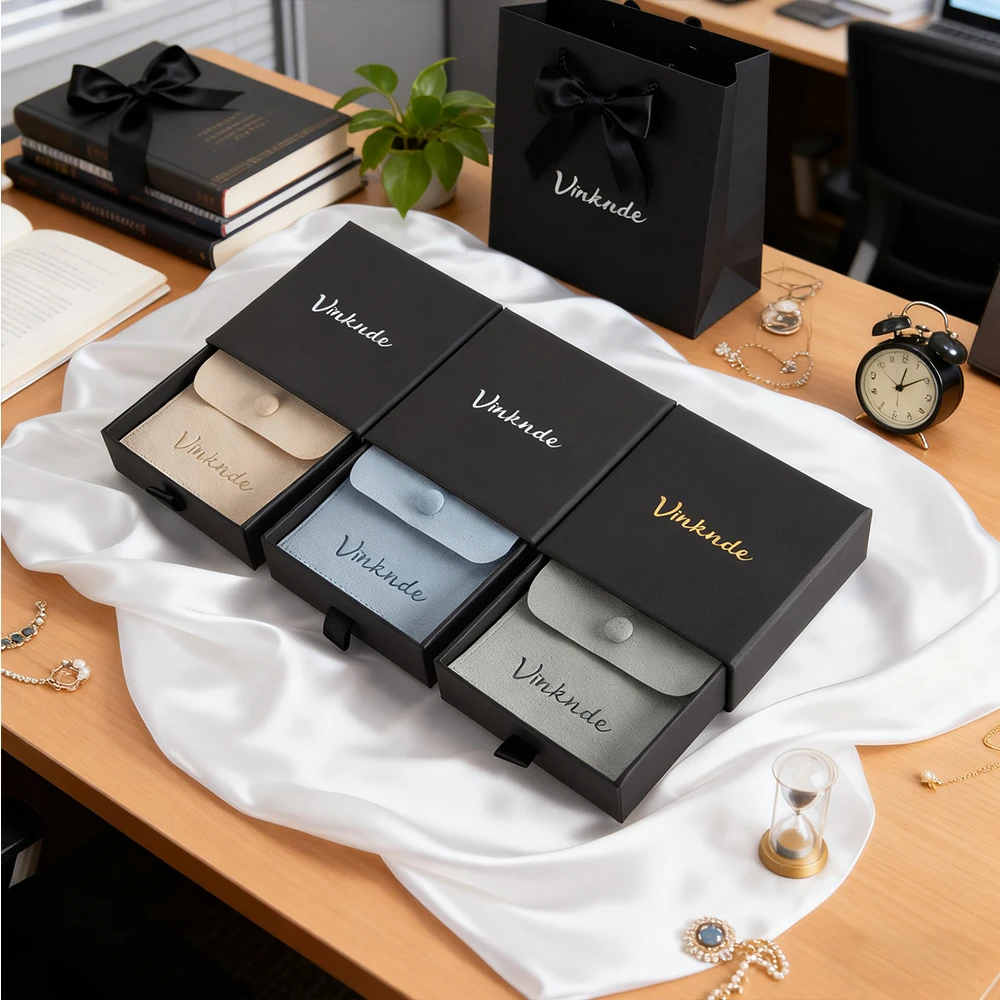 Custom Paper Drawer Jewelry Box Logo for Necklace Ring Earrings Jewellry Packaging Snap Button Bag for Small Business Gift Boxes
Custom Paper Drawer Jewelry Box Logo for Necklace Ring Earrings Jewellry Packaging Snap Button Bag for Small Business Gift Boxes