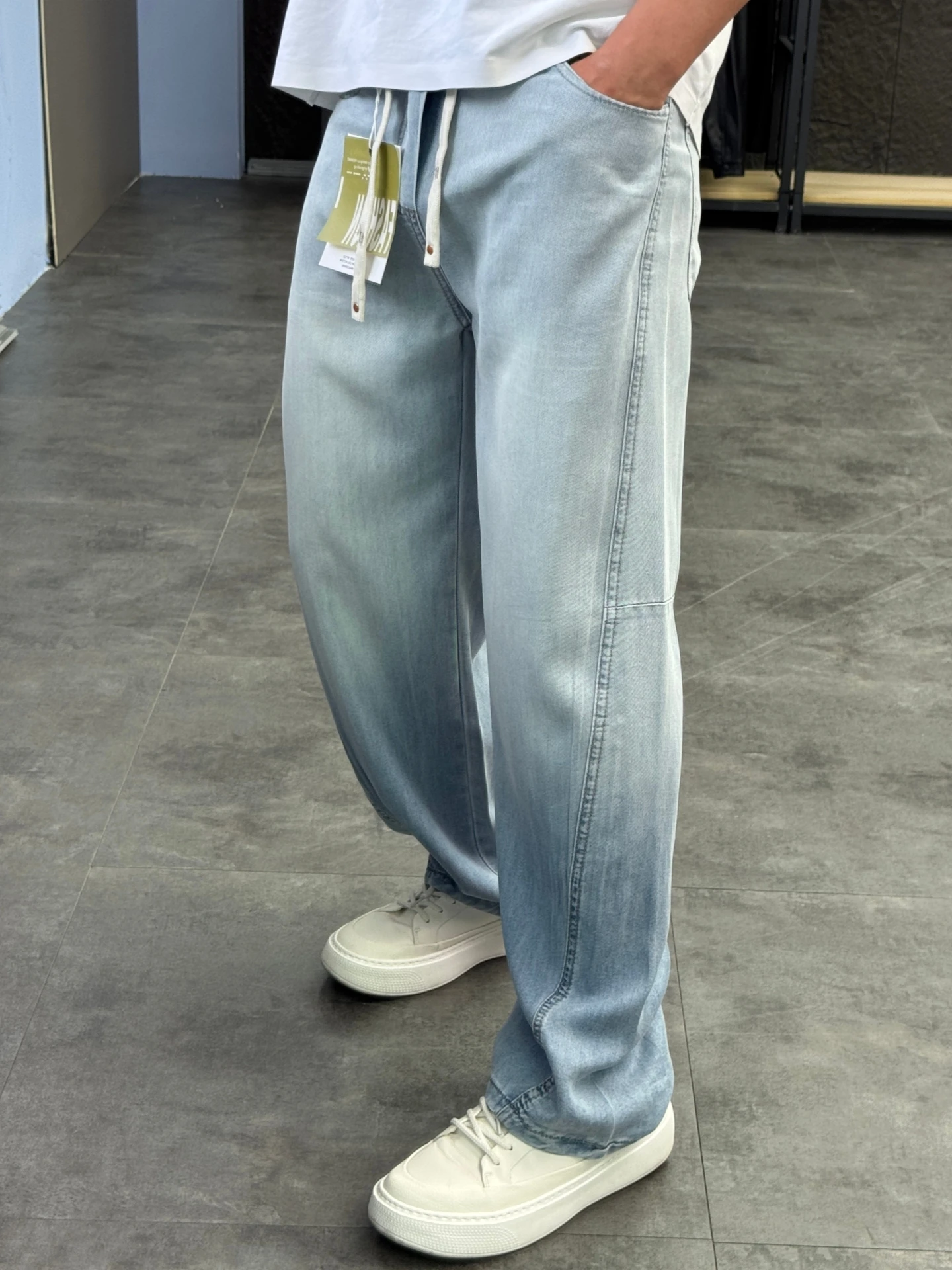 Svip Men's Summer Lightweight Cool Feeling Loose Straight Leg Jeans Comfortable Casual Denim Pants Breathable
Svip Men's Summer Lightweight Cool Feeling Loose Straight Leg Jeans Comfortable Casual Denim Pants Breathable