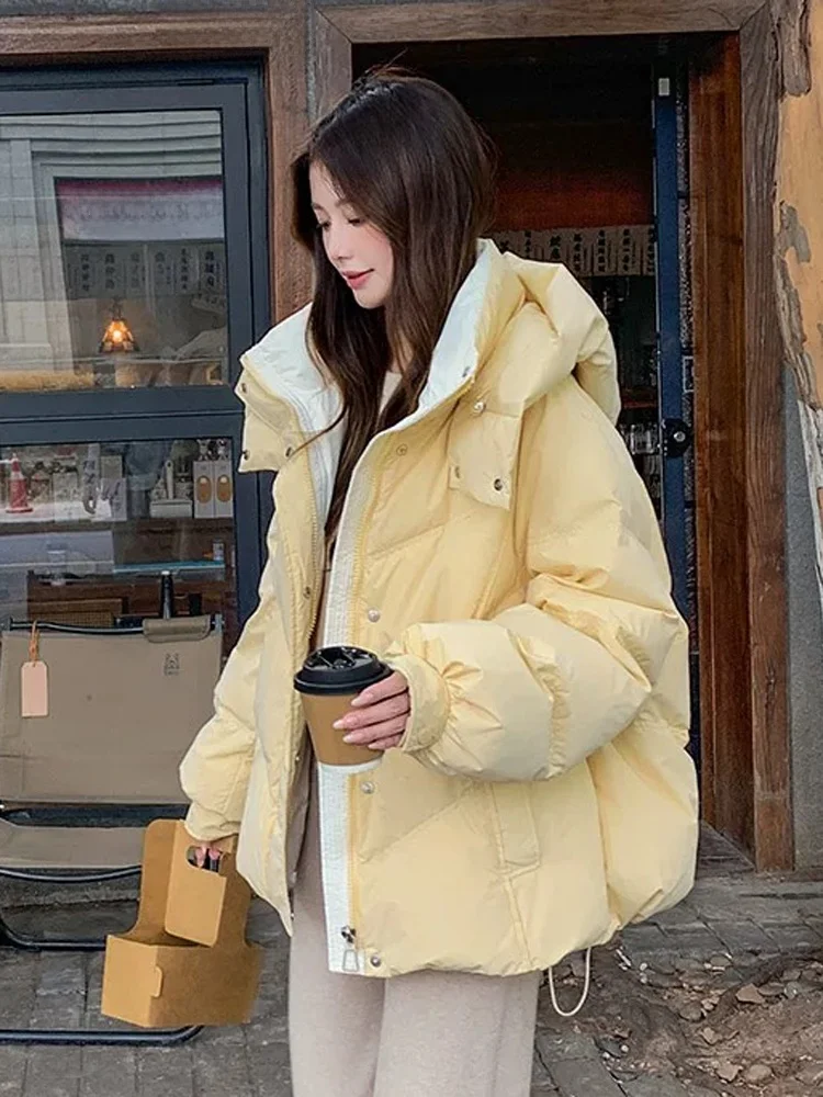 Стильная короткая женская пуховая куртка, теплая зимняя верхняя одежда 2025 года, новая популярная модель, свободный крой, из хлопка и полиэфирного волокна
Стильная короткая женская пуховая куртка, теплая зимняя верхняя одежда 2025 года, новая популярная модель, свободный крой, из хлопка и полиэфирного волокна