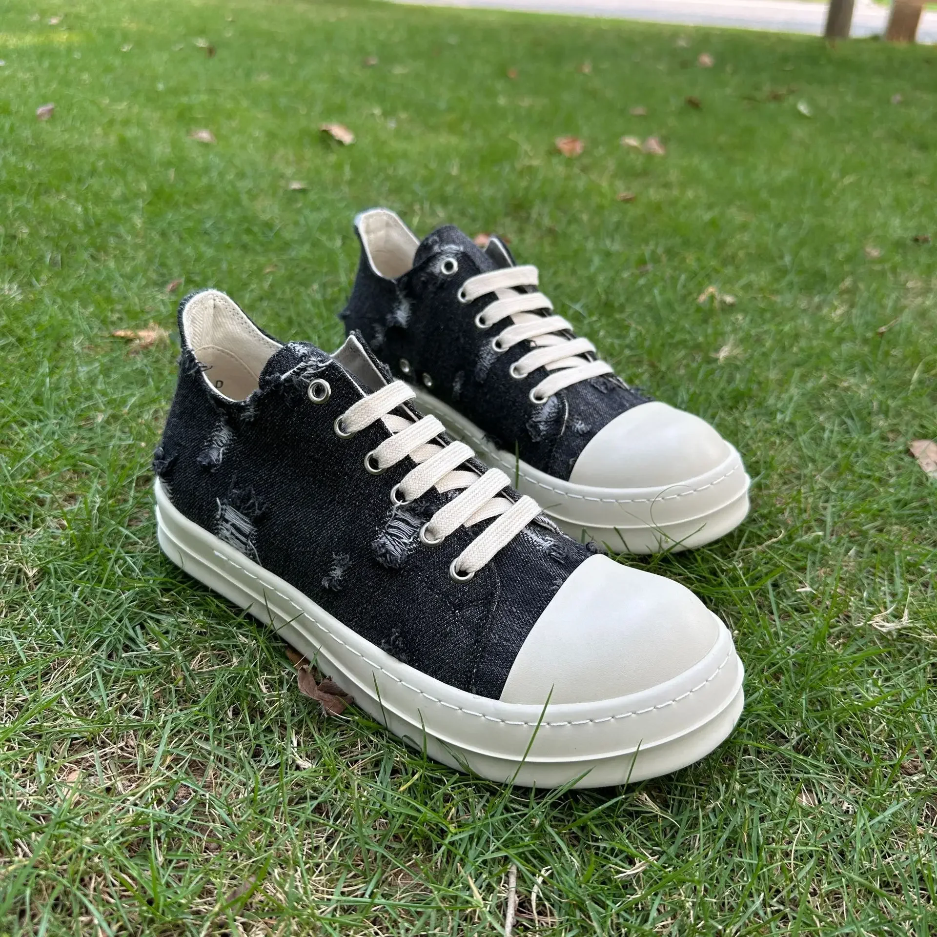 New Designer Breathable High-top Casual RO Shoes for Men and Women Flat Bottom Low-top Lace-up Canvas Shoes for Men and Women
New Designer Breathable High-top Casual RO Shoes for Men and Women Flat Bottom Low-top Lace-up Canvas Shoes for Men and Women