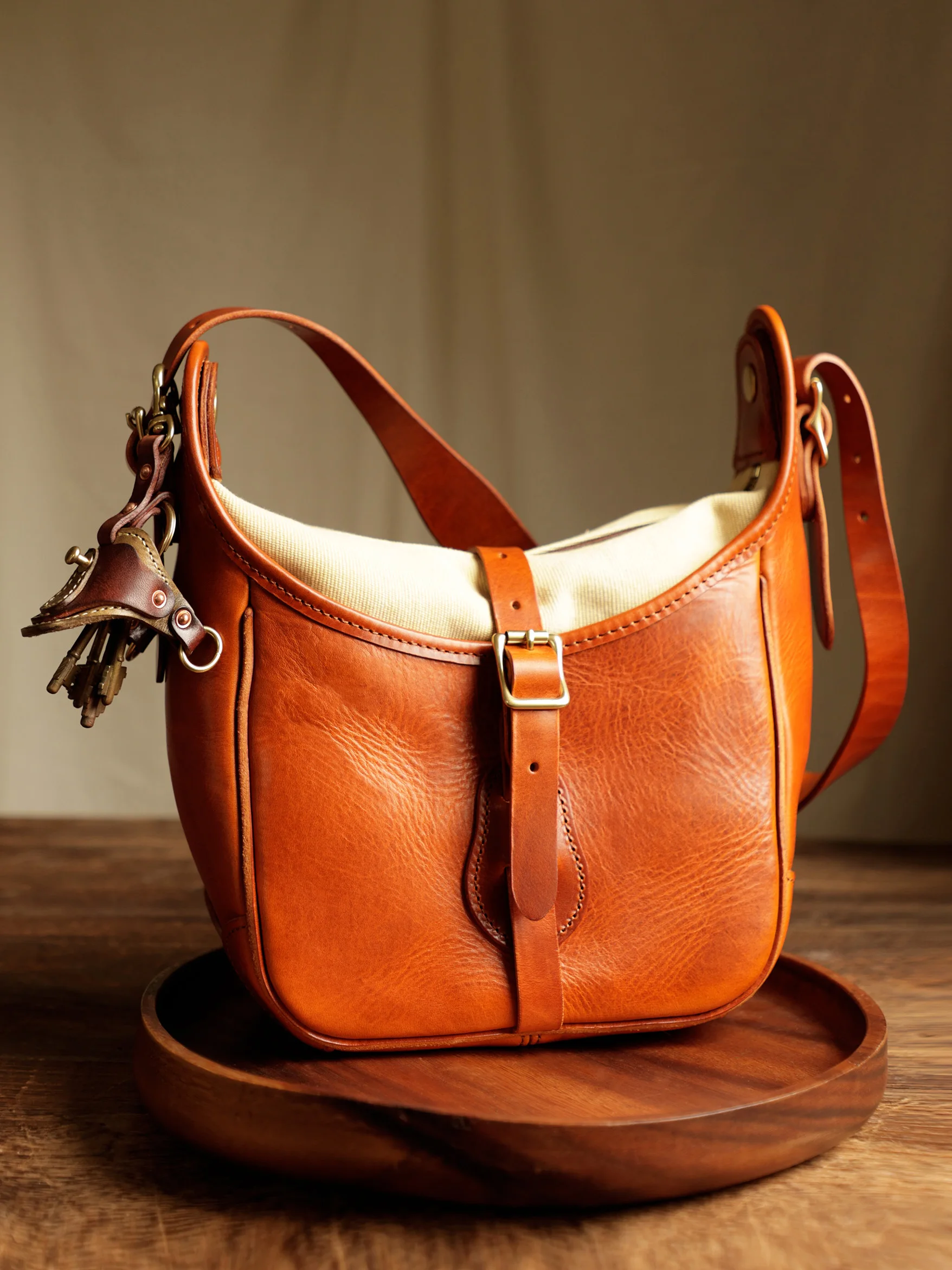 Vintage designer hand-made high-quality vegetable tanned cowhide women's shoulder bag genuine leather female underarm bag
Vintage designer hand-made high-quality vegetable tanned cowhide women's shoulder bag genuine leather female underarm bag
