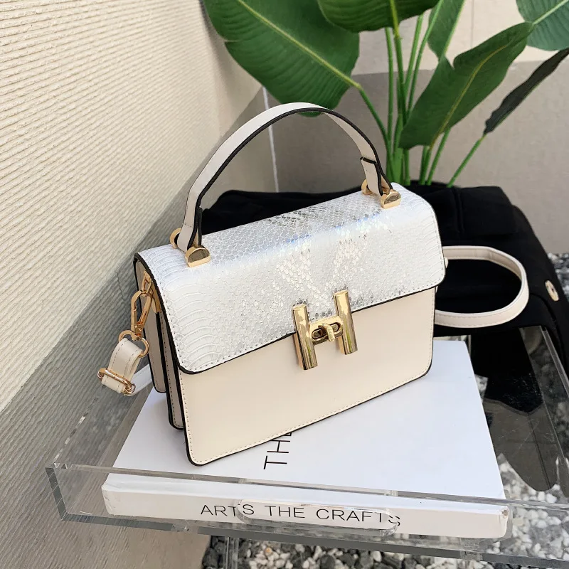 Trendy 2025 Women's Shoulder Bag - Simple Lock Design Contrast Colors Small Square Messenger Purse Fashion Crossbody Handbag
Trendy 2025 Women's Shoulder Bag - Simple Lock Design Contrast Colors Small Square Messenger Purse Fashion Crossbody Handbag