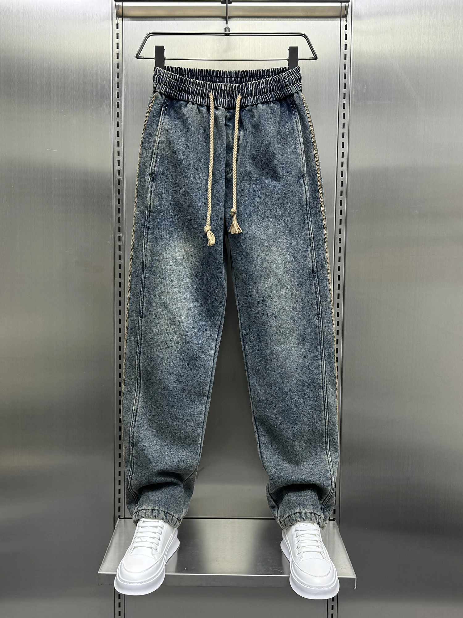 Новые мужские джинсы премиум-класса из денима, весна-осень, в стиле Гонконг, свободные, широкие, прямые, длинные брюки, трендовые
Новые мужские джинсы премиум-класса из денима, весна-осень, в стиле Гонконг, свободные, широкие, прямые, длинные брюки, трендовые