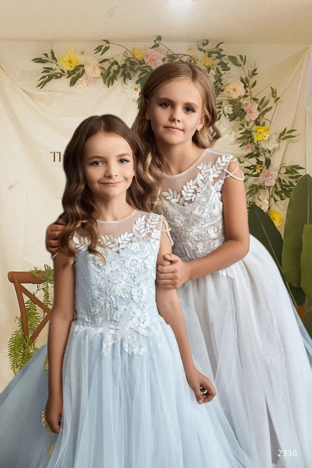 Perfect Elegant Blue Or White Flower Girl Dress Tulle Fluffy For Weddings Scoop Lace Appliques Little Baby Kids Birthday Gowns
Perfect Elegant Blue Or White Flower Girl Dress Tulle Fluffy For Weddings Scoop Lace Appliques Little Baby Kids Birthday Gowns