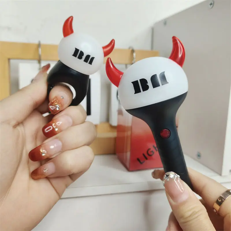 New Girl Group MiniCheer Stick Light Keychain Handheld Cheer Light Diy Fan-Made Peripheral Ring Pendant Storage Base Accessories
New Girl Group MiniCheer Stick Light Keychain Handheld Cheer Light Diy Fan-Made Peripheral Ring Pendant Storage Base Accessories