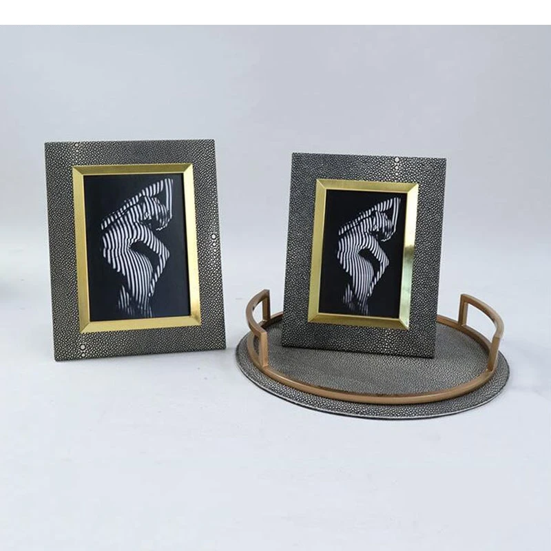 Gray Leather European Pictures Frames 6/7 Inch Modern Decor Metal Photo Figures Portrait Framed Art Desk Decoration
Gray Leather European Pictures Frames 6/7 Inch Modern Decor Metal Photo Figures Portrait Framed Art Desk Decoration