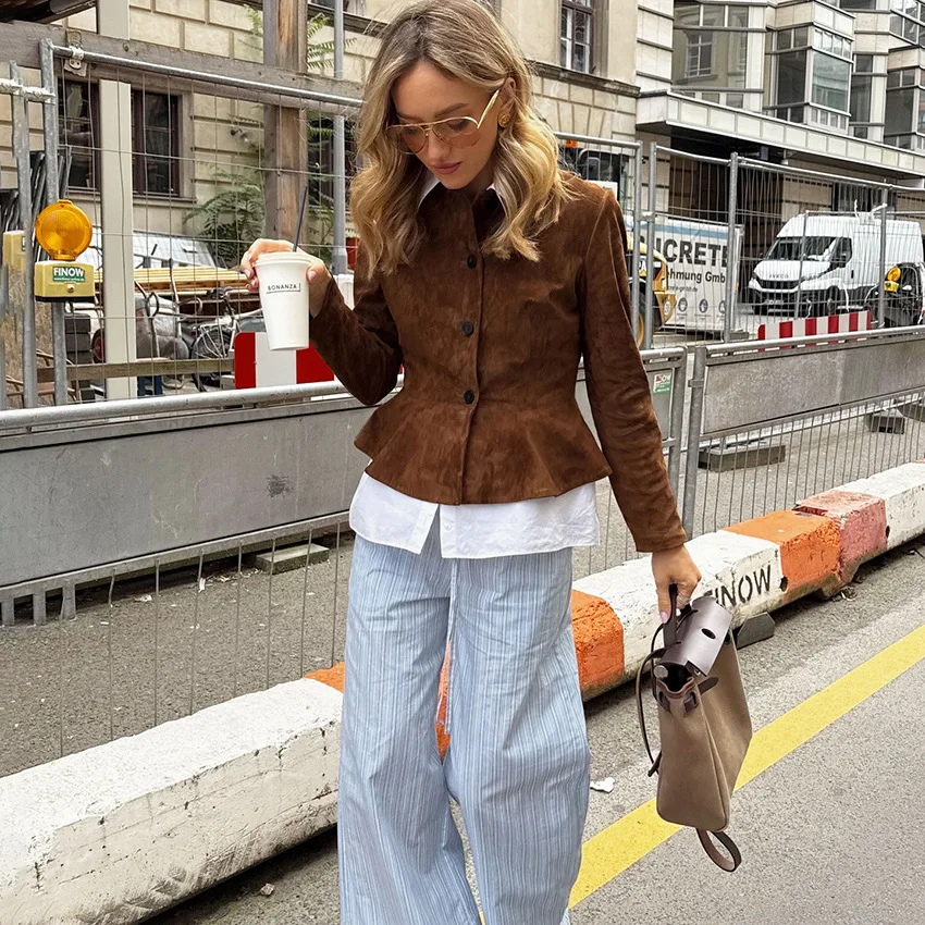 2026 Autumn and Winter New Brown American Retro Long-sleeved Jacket European and American Fashion Temperament Top Women
2026 Autumn and Winter New Brown American Retro Long-sleeved Jacket European and American Fashion Temperament Top Women