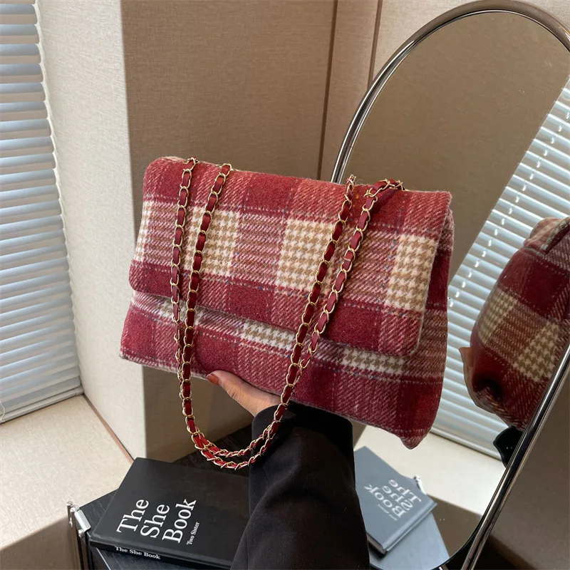 2025 Fall Winter Plaid Shoulder Bag Vintage Minimalist Crossbody Purse for Women Casual Commuter Underarm Bag Stylish Tote
2025 Fall Winter Plaid Shoulder Bag Vintage Minimalist Crossbody Purse for Women Casual Commuter Underarm Bag Stylish Tote