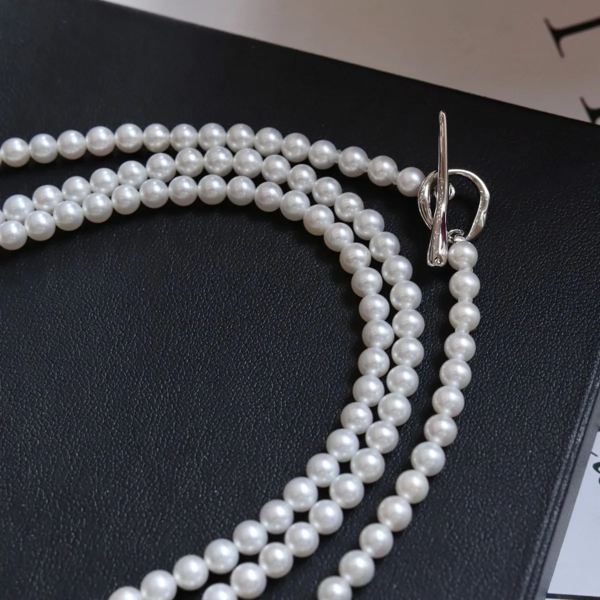 Ожерелье из натурального пресноводного жемчуга 4-5 мм с застежкой OT, сильный блеск, универсальный стиль, классическое украшение для многослойных образов, подарок
Ожерелье из натурального пресноводного жемчуга 4-5 мм с застежкой OT, сильный блеск, универсальный стиль, классическое украшение для многослойных образов, подарок