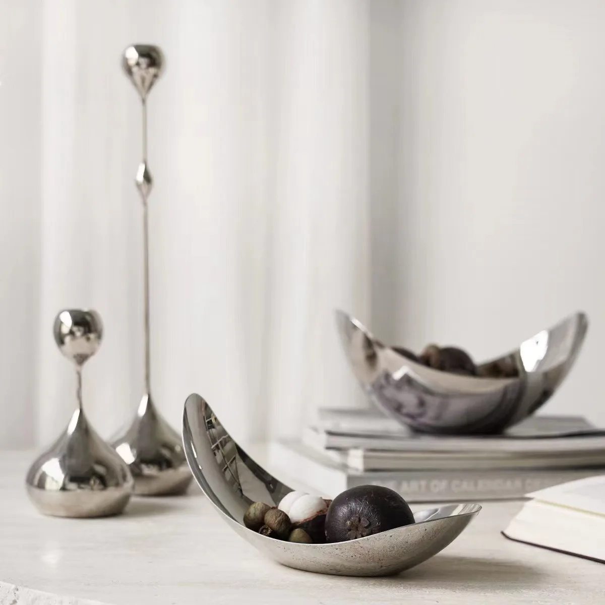 European light luxury fruit plate stainless steel fruit plate high value home living room dining room Nordic decoration
European light luxury fruit plate stainless steel fruit plate high value home living room dining room Nordic decoration