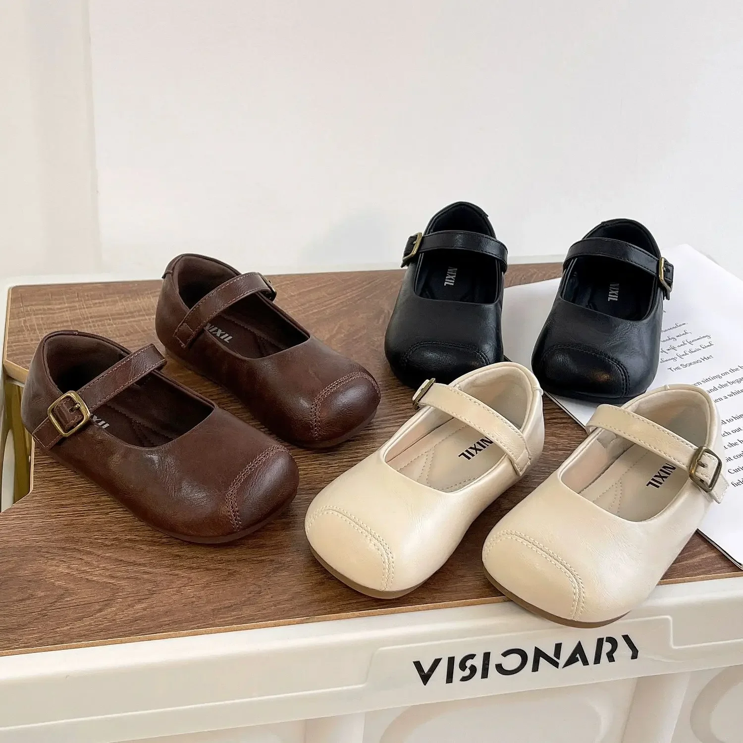 Girls Leather Shoes Solid Color Versatile Kids Flat Shoes Non-slip Soft Sole 2025 New Children Dance Shoes Princess Ins Trendy
Girls Leather Shoes Solid Color Versatile Kids Flat Shoes Non-slip Soft Sole 2025 New Children Dance Shoes Princess Ins Trendy
