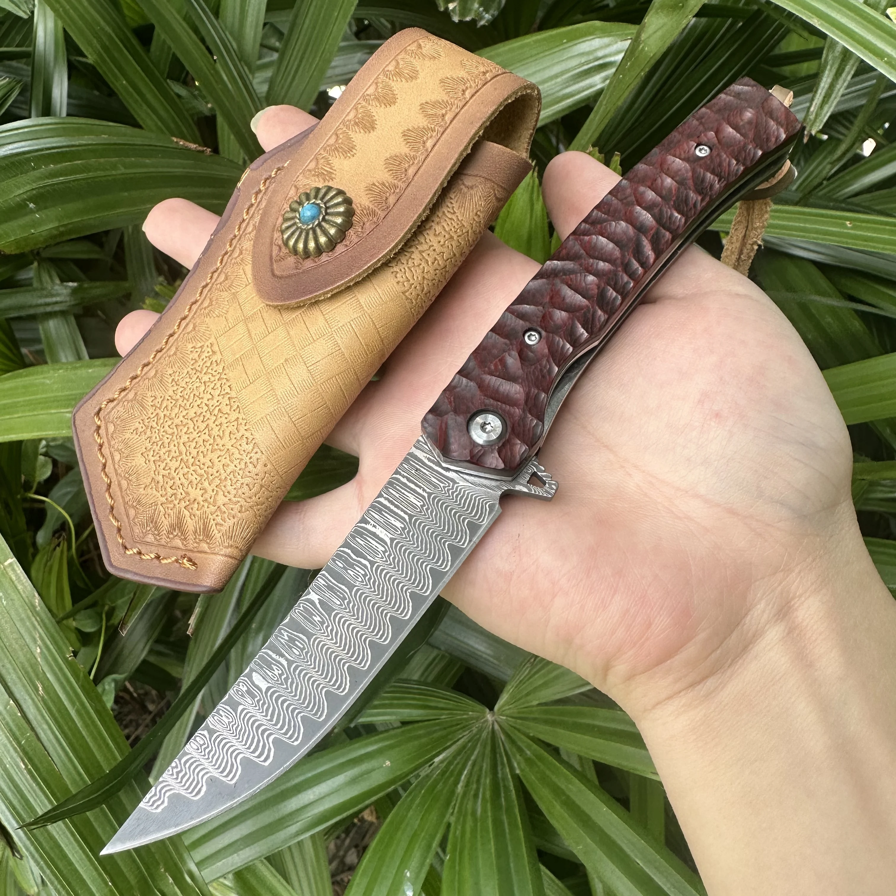 Topwell Handmade TQ1002 Folding Pocket EDC Knife Damascus Blade Rosewood Handle Kraft First layer Leather Sheath Outdoor EDC
Topwell Handmade TQ1002 Folding Pocket EDC Knife Damascus Blade Rosewood Handle Kraft First layer Leather Sheath Outdoor EDC