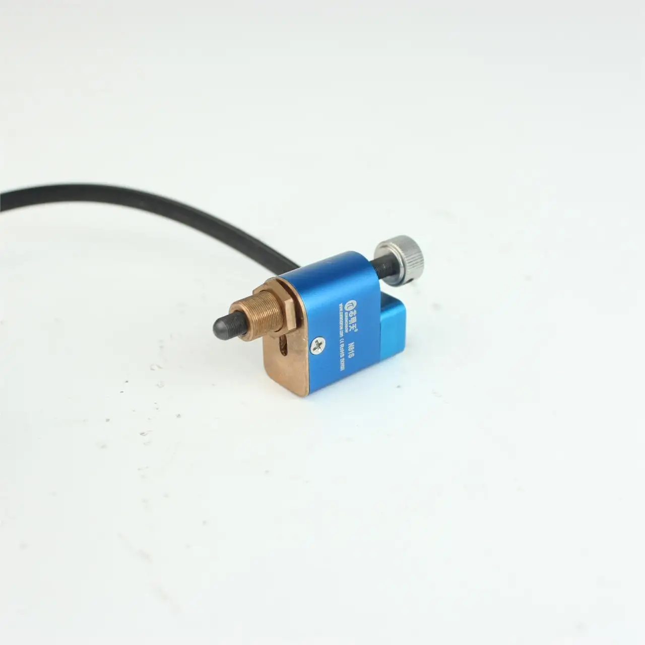 Motor Driven Linear Actuator Resolution Compact Piezo Screw Actuator for Laser Cavity Adjustment
Motor Driven Linear Actuator Resolution Compact Piezo Screw Actuator for Laser Cavity Adjustment