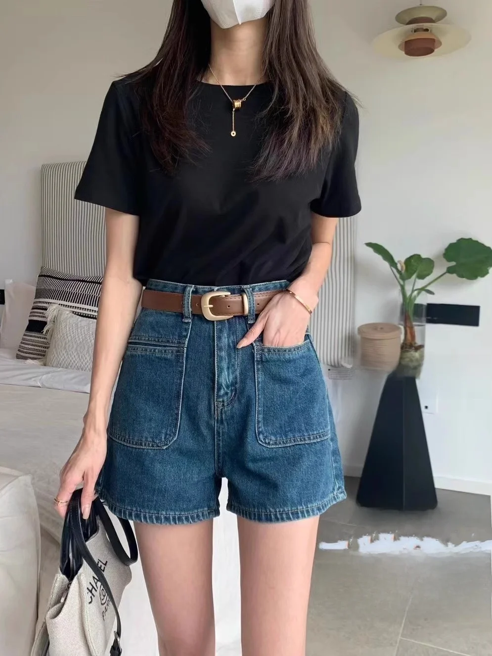 High Waist Retro Denim Shorts Women's Summer New Style Versatile Pocket Wide Leg Slimming Hot Pants Trendy Deep Blue Jeans
High Waist Retro Denim Shorts Women's Summer New Style Versatile Pocket Wide Leg Slimming Hot Pants Trendy Deep Blue Jeans